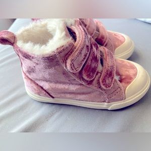 EUC Cat & Jack high top